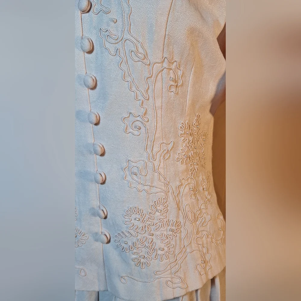 KARIN STEVENS Dress in a Delicate Pink With Embroidery and Bead Accents - Picture 7 of 8
